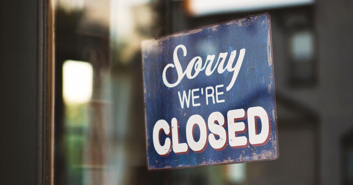 store closed sign on business that shuttered during pandemic without business interruption insurance